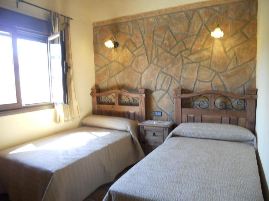La Cueva Del Lince Guest House Zarza De Granadilla Room photo