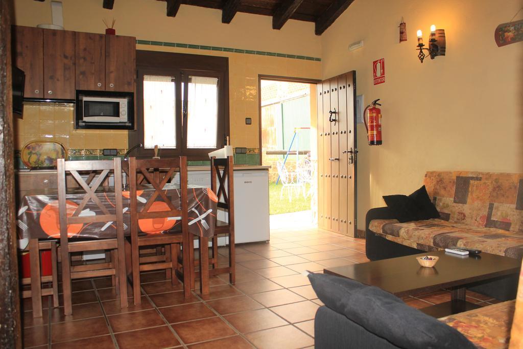 La Cueva Del Lince Guest House Zarza De Granadilla Room photo