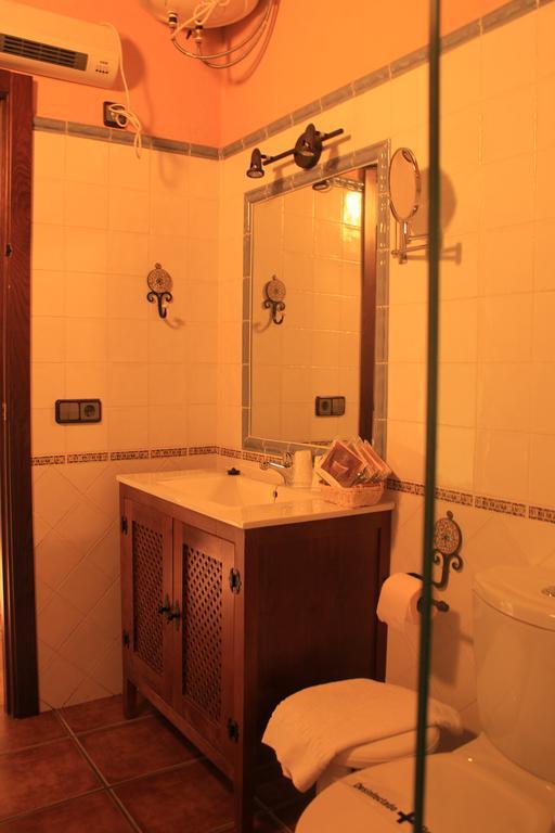 La Cueva Del Lince Guest House Zarza De Granadilla Room photo
