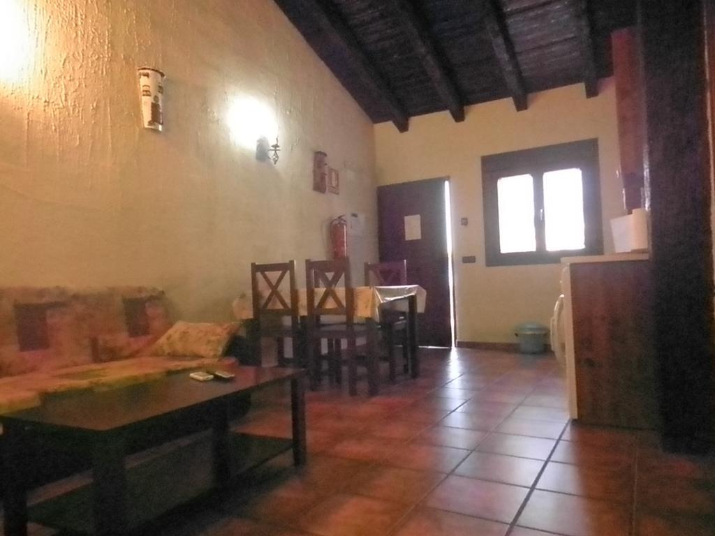 La Cueva Del Lince Guest House Zarza De Granadilla Exterior photo