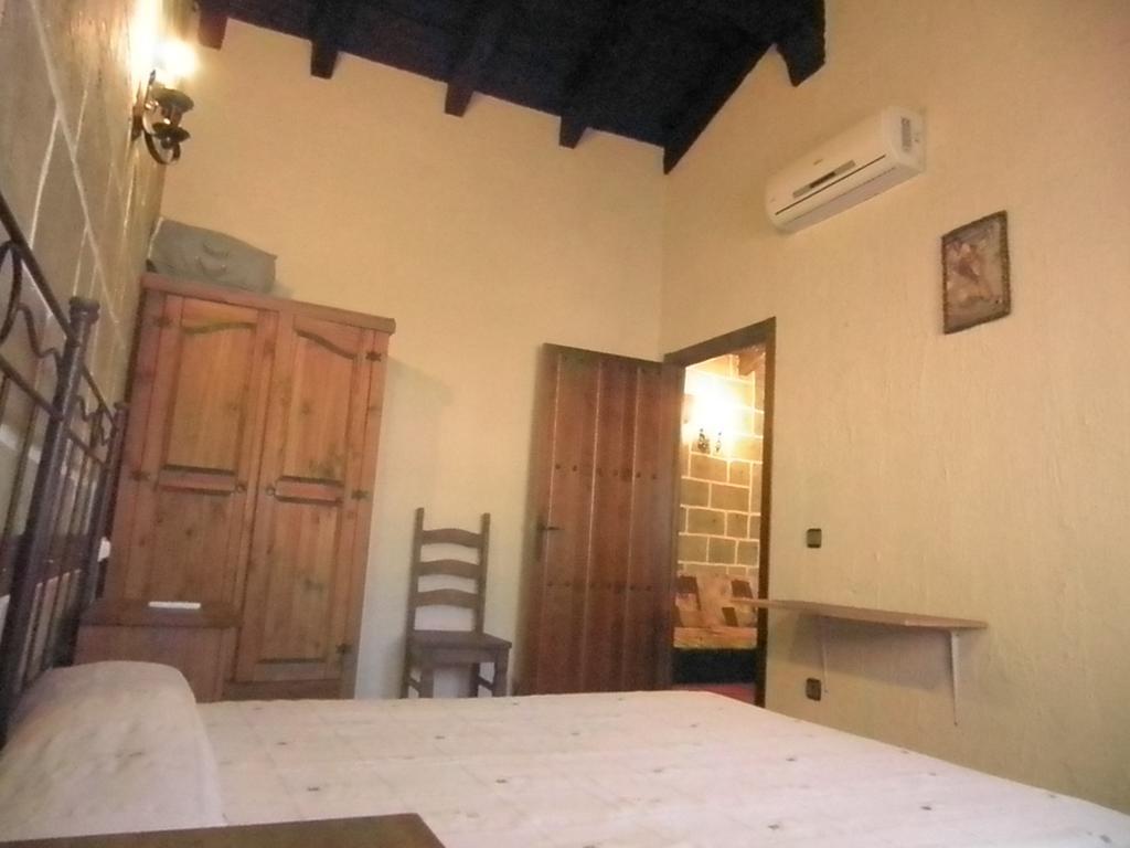 La Cueva Del Lince Guest House Zarza De Granadilla Exterior photo