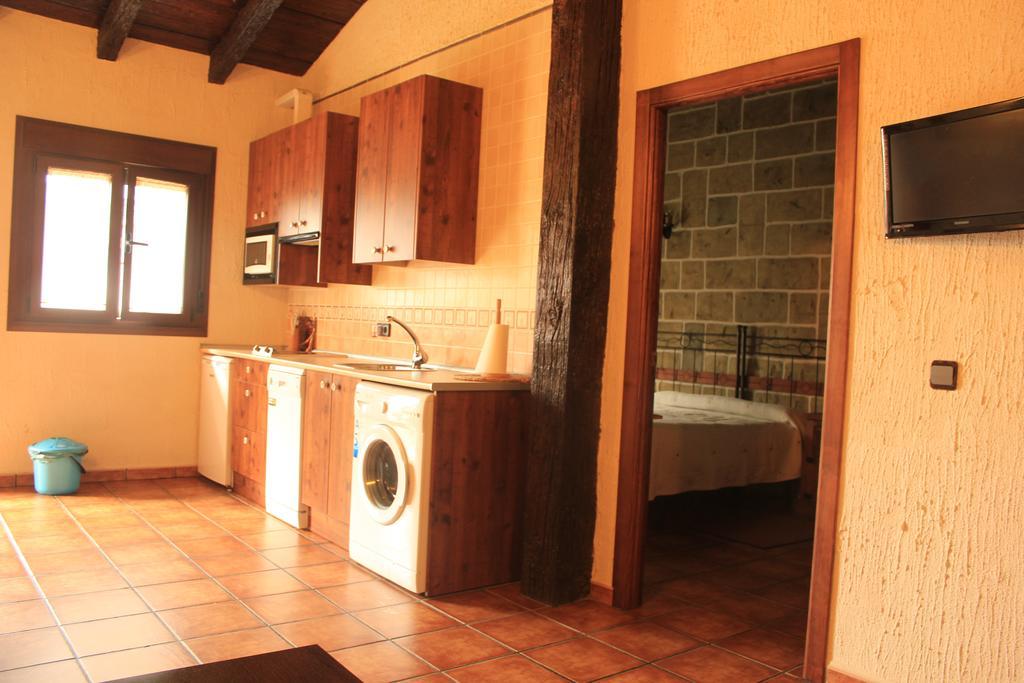 La Cueva Del Lince Guest House Zarza De Granadilla Exterior photo