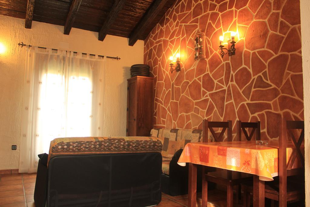 La Cueva Del Lince Guest House Zarza De Granadilla Exterior photo